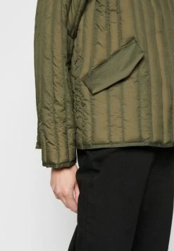 Holzweiler SPRING JACKET - Down Jacket - Army -Holzweiler shop 06504a5690a44b0485f5ca8bb0bfa33b