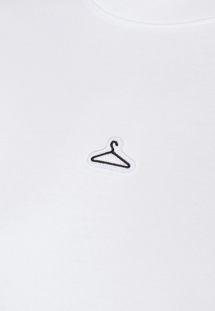 HANGER TEE - Basic T-shirt - white Holzweiler HANGER TEE - Basic T-shirt - White -Holzweiler shop 069523b96bc84268af7a7d19acf9f68e