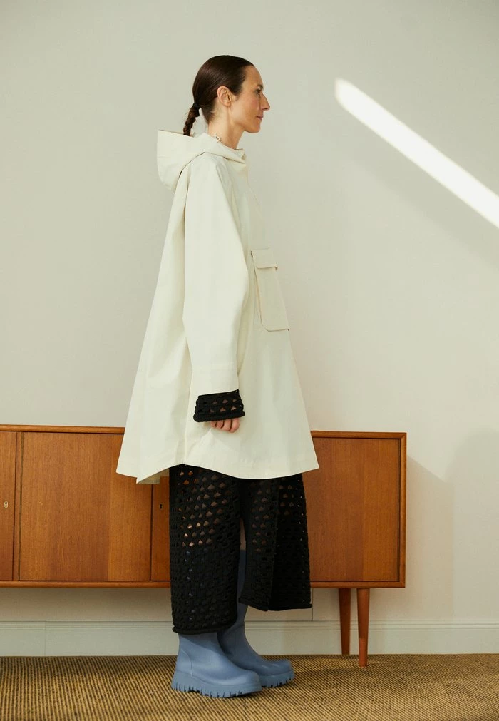 SOLIDARITY PONCHO - Parka - ecru Holzweiler SOLIDARITY PONCHO - Parka - Ecru -Holzweiler shop 0bed90c94b614638a1d296bcd8650da5