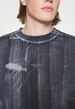 Holzweiler WINGS PAINT TEE - Print T-shirt - Black 6 Holzweiler WINGS PAINT TEE - Print T-shirt - Black -Holzweiler shop 0d0c0347e2b24083b4de27b924845a3c