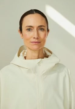 Holzweiler SOLIDARITY PONCHO - Parka - Ecru 4 Holzweiler SOLIDARITY PONCHO - Parka - Ecru -Holzweiler shop 102171e573644da6a05dbe27b9daffe5