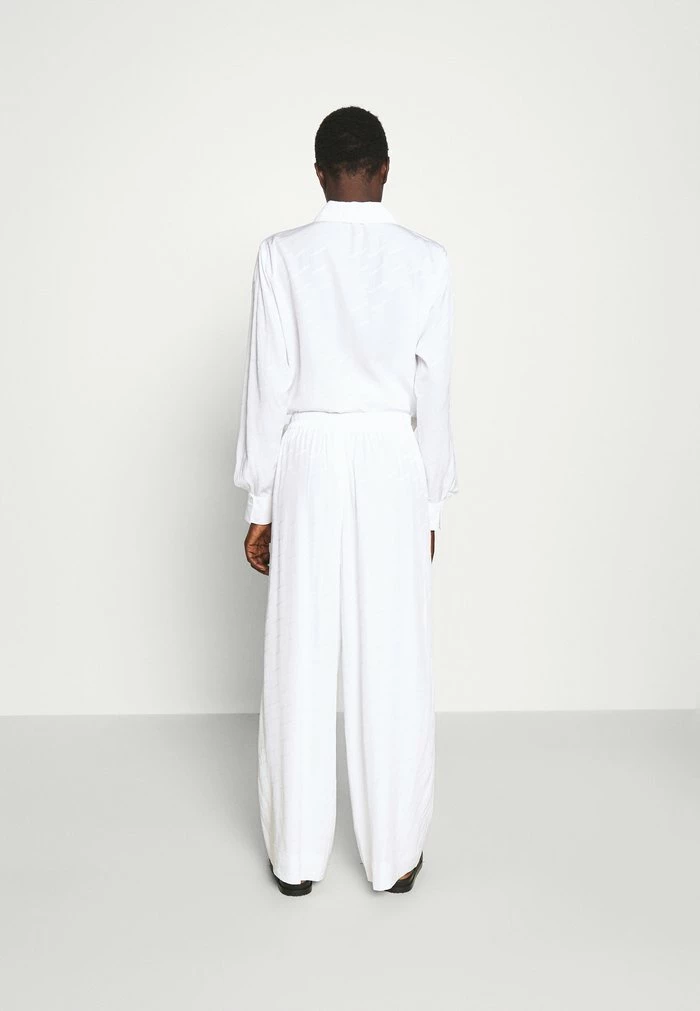 NUKA TROUSER - Trousers - white Holzweiler NUKA TROUSER - Trousers - White -Holzweiler shop 1d7f7e55bd464aa98e3f62a9b5fcd62f