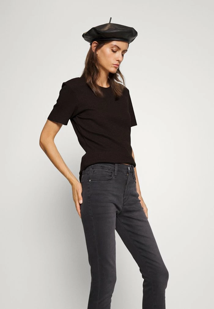 Basic T-shirt - brown Holzweiler Basic T-shirt - Brown -Holzweiler shop 2232b2434ad240bebeaa35a9d560e40f