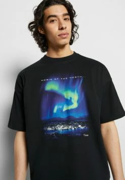 Holzweiler WINGS TOURIST TEE UNISEX - Print T-shirt - Black Tromo -Holzweiler shop 22c5c5da0da44c959387d7e92e7ca587