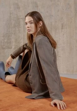 Holzweiler ANGELONIA PIPING - Short Coat - Taupe -Holzweiler shop 24c9219efbef491892359c859259d759