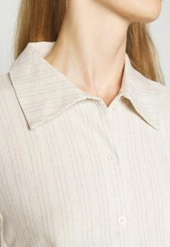 Holzweiler PEPP DRESS - Shirt Dress - Sand -Holzweiler shop 25f3733c3d214fddb86ecbd513f43b65