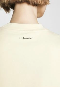 Holzweiler LURING PRINT - Long Sleeved Top - Light Yellow -Holzweiler shop 29a0005610184301ada55db4ec4a981b