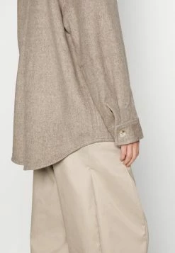 Holzweiler DAIS OVERSHIRT - Bomber Jacket - Taupe 7 Holzweiler DAIS OVERSHIRT - Bomber Jacket - Taupe -Holzweiler shop 34e4ce5c6905457e821c93ce16b912b2