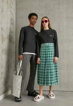 Holzweiler LONGITUDE WORD UNISEX - Long Sleeved Top - Black