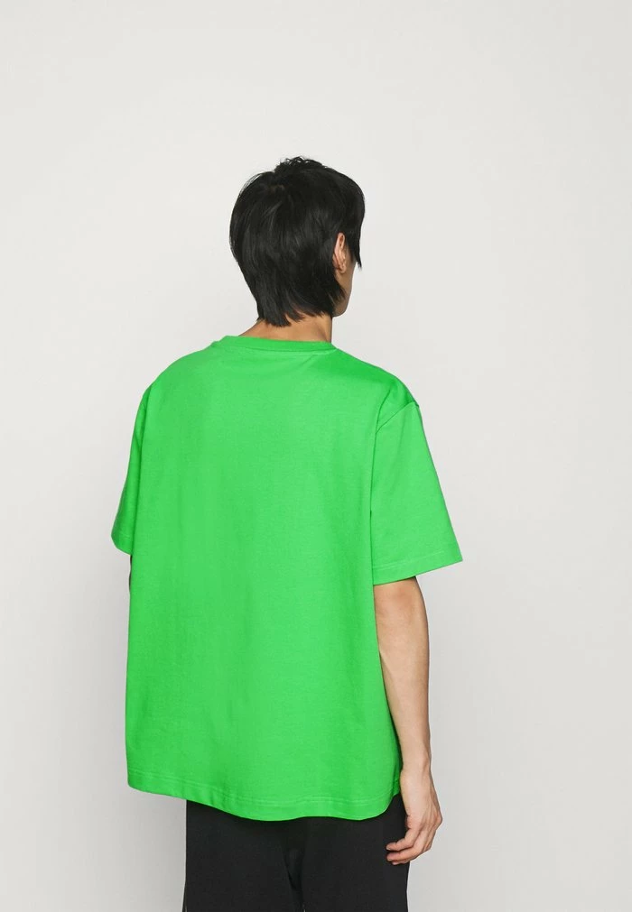 HANGER TEE - Basic T-shirt - green Holzweiler HANGER TEE - Basic T-shirt - Green -Holzweiler shop 3c7f0e797dc14a228dc1627037ac9646