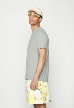 Holzweiler OSLO TEE - Basic T-shirt - Teal 8 Holzweiler OSLO TEE - Basic T-shirt - Teal -Holzweiler shop 3dbac5eb87b046c3816904a2d10a2d60