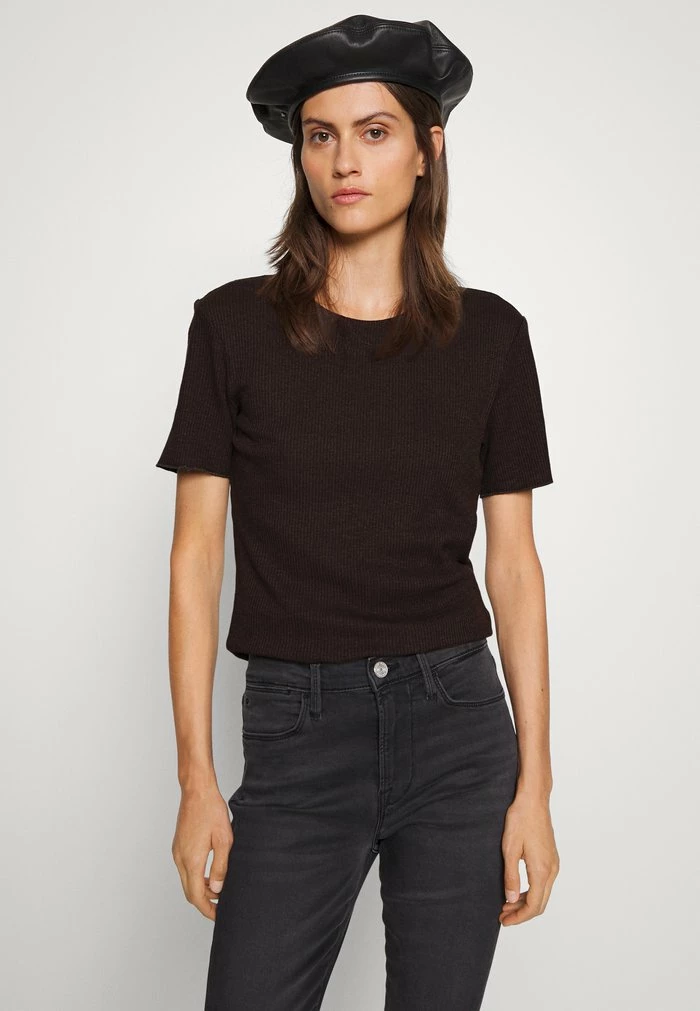 Basic T-shirt - brown Holzweiler Basic T-shirt - Brown -Holzweiler shop 3e482951e95b494ca5475b2009c1008a