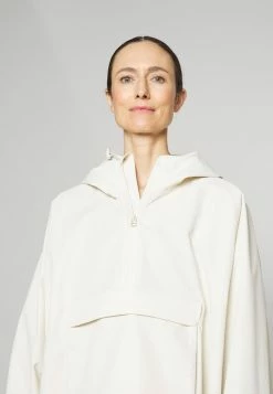 Holzweiler SOLIDARITY PONCHO - Parka - Ecru 7 Holzweiler SOLIDARITY PONCHO - Parka - Ecru -Holzweiler shop 4626fcb5d6bc430e95d767623ff8a831