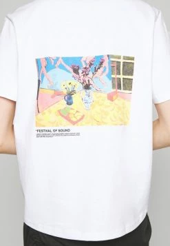 Holzweiler KJERAG NATIONAL TEE - Print T-shirt - White -Holzweiler shop 4ac9f9d503e245b29cd0a0e6109ad419