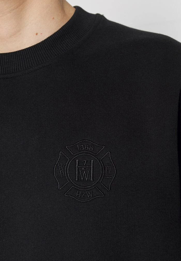 DUKE EMBROIDERY CREW - Sweatshirt - black Holzweiler DUKE EMBROIDERY CREW - Sweatshirt - Black -Holzweiler shop 561f24afad4141e48bcdef9d33f73b42