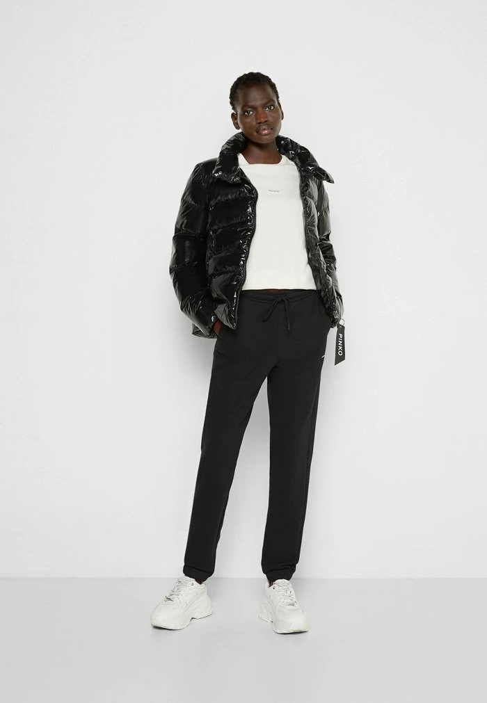 GABBY TROUSER - Tracksuit bottoms - black Holzweiler GABBY TROUSER - Tracksuit Bottoms - Black -Holzweiler shop 56d28d63fa9f4250808ae7047bf13f38