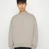 Holzweiler MEZZANINE OSLO CREW - Sweatshirt - Taupe 2 Holzweiler MEZZANINE OSLO CREW - Sweatshirt - Taupe -Holzweiler shop 58fae763aacc4cbba07f694c3849ef4e