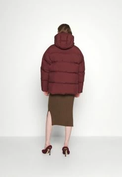 Holzweiler BESSEGGEN JACKET - Down Jacket - Burgundy Red -Holzweiler shop 5b24af82f53549afa49ecc215f8304df