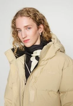 Holzweiler BESSEGGEN JACKET - Down Jacket - Beige -Holzweiler shop 5f6ef04d88d148bf9fecf2998f470f9f