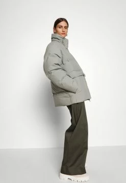 Holzweiler BESSEGGEN JACKET - Down Jacket - Teal -Holzweiler shop 6300fa3ef445486e8f8658d80d4f0c36