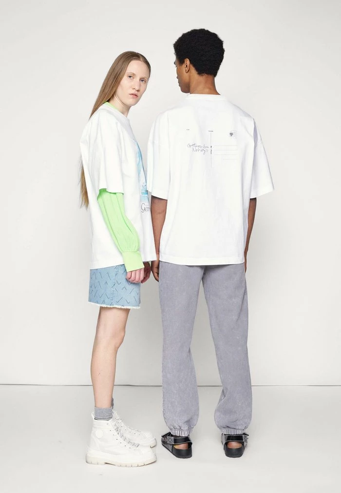 WINGS TOURIST TEE UNISEX - Print T-shirt - white Holzweiler WINGS TOURIST TEE UNISEX - Print T-shirt - White -Holzweiler shop 675ebf1ef97b49e2959bb45acfdd6b5b