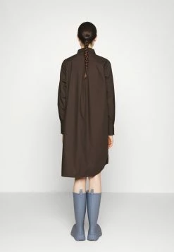 Holzweiler LUNG DRESS - Shirt Dress - Brown -Holzweiler shop 6d77b5e9dd9943b9a97a5981c6830d3d