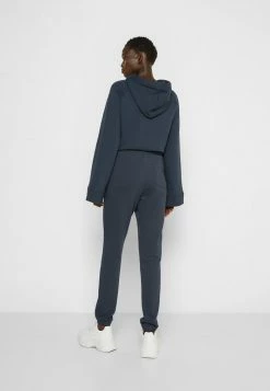 Holzweiler GABBY TROUSER - Tracksuit Bottoms - Navy -Holzweiler shop 701cc29c96fd4a9fa33f3aa775cc1407