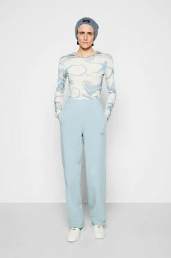 Holzweiler LAGOON OSLO TROUSER - Tracksuit Bottoms - Lt. Blue 6 Holzweiler LAGOON OSLO TROUSER - Tracksuit Bottoms - Lt. Blue -Holzweiler shop 70fe3a8937a84e87a5e5064d9dc7f83c