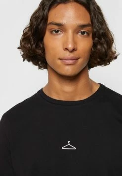 Holzweiler HANGER TEE - Print T-shirt - Black -Holzweiler shop 7392d75b90c14696a60ac7fc60c6d359