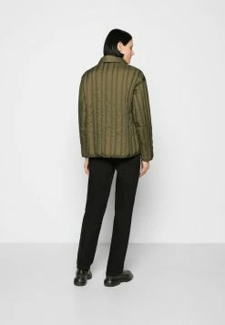 Holzweiler SPRING JACKET - Down Jacket - Army -Holzweiler shop 7a862089e77943fcae044f9200168ff8