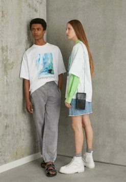 Holzweiler WINGS TOURIST TEE UNISEX - Print T-shirt - White