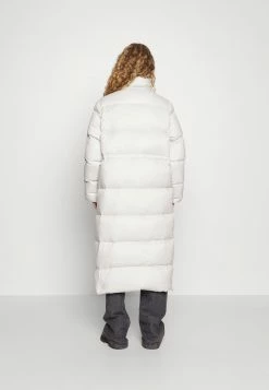 Holzweiler SKOGSHORN - Down Coat - Light Grey 4 Holzweiler SKOGSHORN - Down Coat - Light Grey -Holzweiler shop 7b5dab0cdebb4b41b597b1e629623267