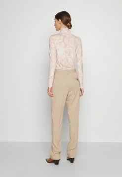 Holzweiler ADVISE TROUSER - Trousers - Sand 4 Holzweiler ADVISE TROUSER - Trousers - Sand -Holzweiler shop 837e2ea003b84a7baa648e01c0692c21