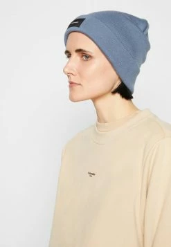 Holzweiler WAKE BEANIE - Beanie - Mid Blue -Holzweiler shop 883a383b7498450087b93f223a152d4c