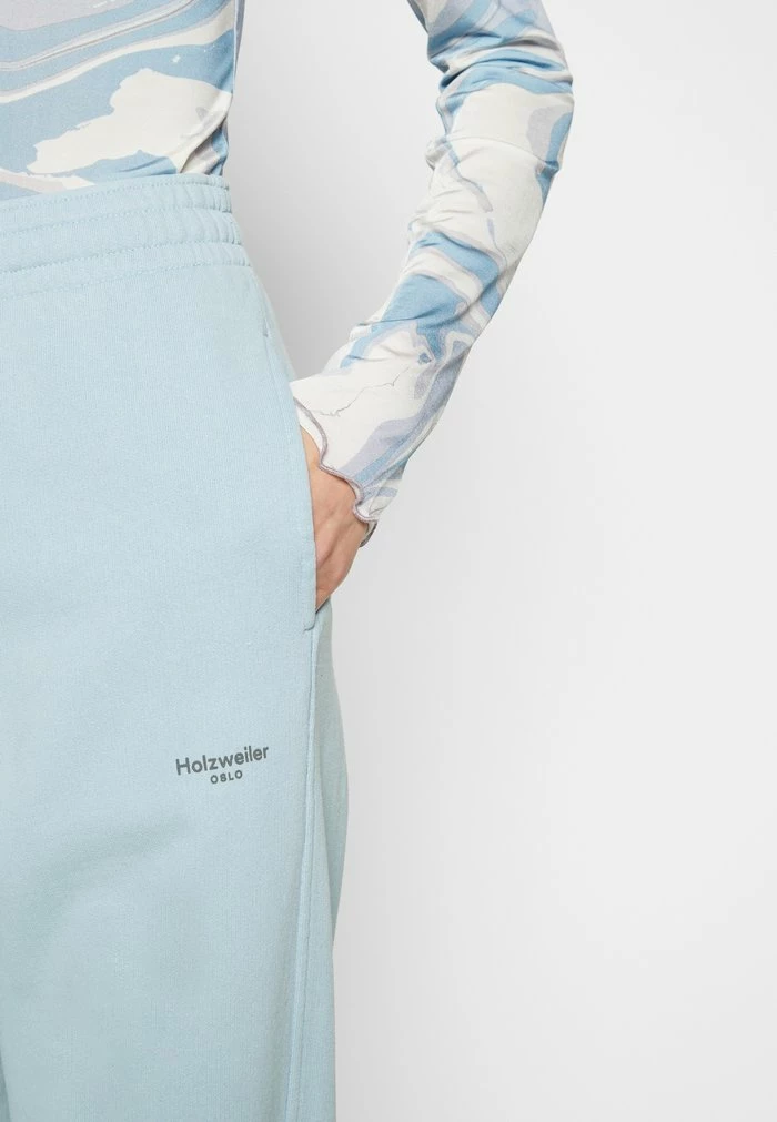 LAGOON OSLO TROUSER - Tracksuit bottoms - lt. blue Holzweiler LAGOON OSLO TROUSER - Tracksuit Bottoms - Lt. Blue -Holzweiler shop 8883348768204a1f8294cf2a40354e50