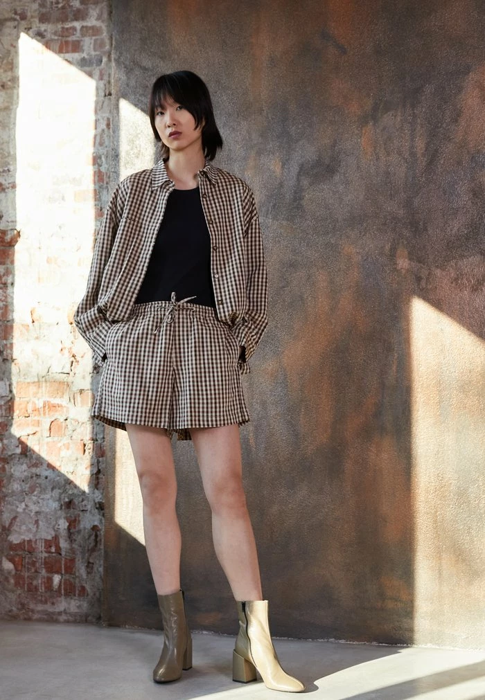 MUSAN CHECK - Shorts - brown check Holzweiler MUSAN CHECK - Shorts - Brown Check -Holzweiler shop 93f6223ad79b415da92be2499a063be5