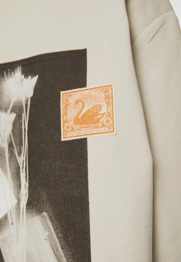 LURING PATCH - Long sleeved top - grey Holzweiler LURING PATCH - Long Sleeved Top - Grey -Holzweiler shop 9d4217544d984fc3a22782b37c3b1f8b