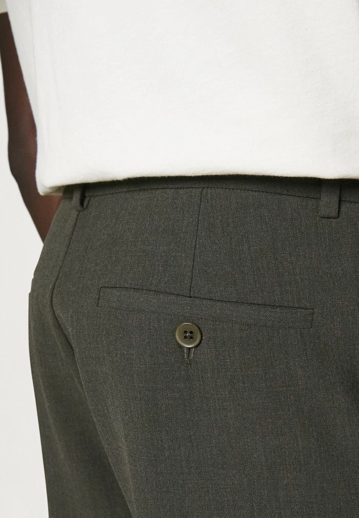 HAROLD TROUSER - Trousers - army Holzweiler HAROLD TROUSER - Trousers - Army -Holzweiler shop a5fcf1a9c8ee4e96bf47a28853e5c823