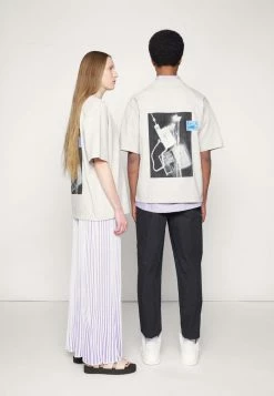 Holzweiler RANGER PATCH TEE UNISEX - Print T-shirt - Light Grey -Holzweiler shop a7f4e30ad2654530a6eb00a5ed18ea68