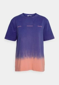 Holzweiler KJERAG DYE TEE - Print T-shirt - Purple Mix -Holzweiler shop ac3c0b440e234318ae7d4c1fb279439f