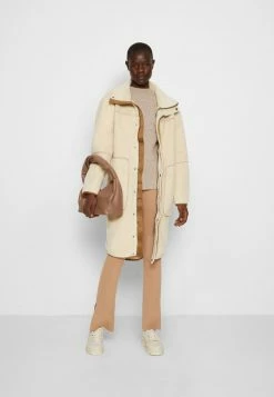 Holzweiler Basic T-shirt - Taupe -Holzweiler shop afbf3ff63509437b959c229bea641d98