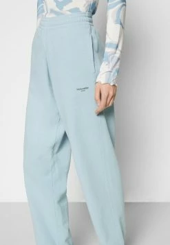 Holzweiler LAGOON OSLO TROUSER - Tracksuit Bottoms - Lt. Blue 7 Holzweiler LAGOON OSLO TROUSER - Tracksuit Bottoms - Lt. Blue -Holzweiler shop b2f760512ca142f7ad1546a46ae3ae38