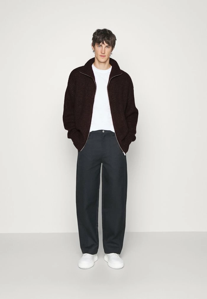 EMPEROR ZIP - Cardigan - brown Holzweiler EMPEROR ZIP - Cardigan - Brown -Holzweiler shop c51db85c91454ddeaaac3256a0331fe1