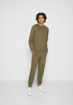 Holzweiler OSLO TROUSER - Tracksuit Bottoms - Army -Holzweiler shop c96b5f2650b447f28f74708b0d861cd2