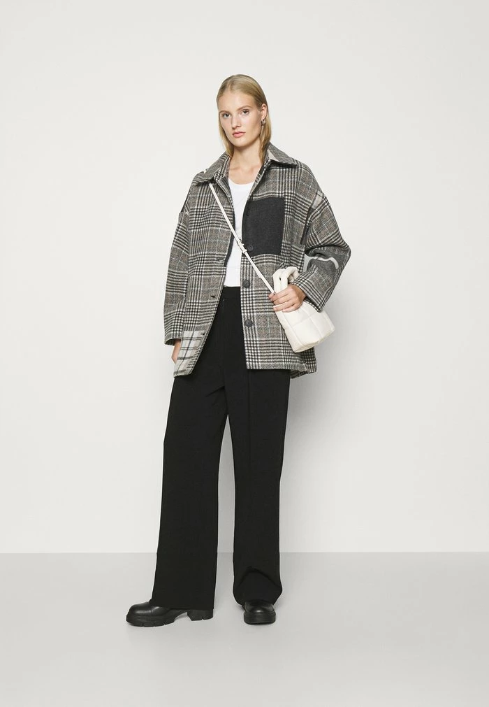 BOTTOMSUP TROUSER - Trousers - black Holzweiler BOTTOMSUP TROUSER - Trousers - Black -Holzweiler shop cb6090a5f40c4616920c3fb621ec554a