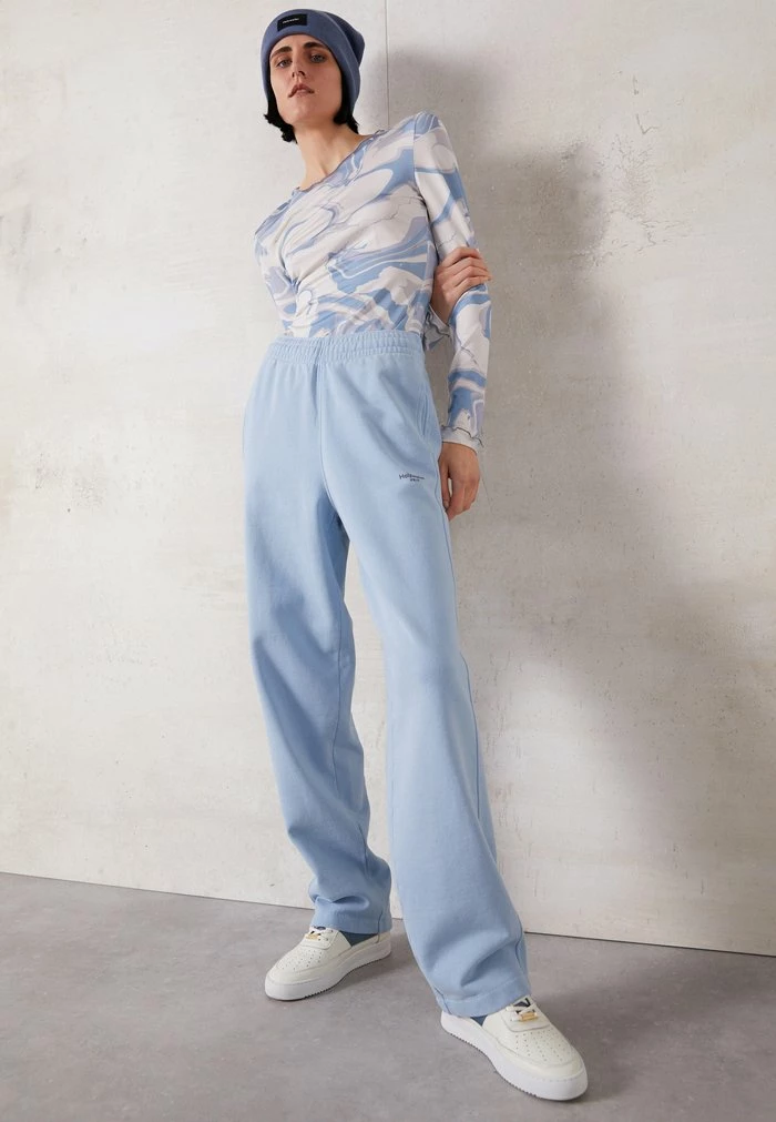 LAGOON OSLO TROUSER - Tracksuit bottoms - lt. blue Holzweiler LAGOON OSLO TROUSER - Tracksuit Bottoms - Lt. Blue -Holzweiler shop d160fcd5067d433893c17be944304f83