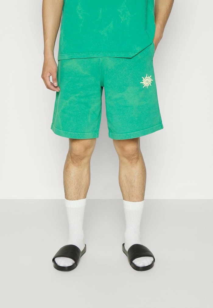 LOGOS - Shorts - green Holzweiler LOGOS - Shorts - Green -Holzweiler shop d68d16292a0f4f3aaabb4fe0bc337f69