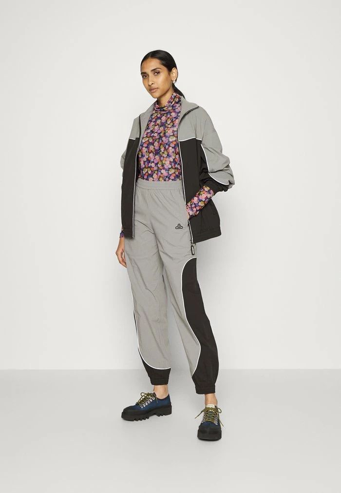 HANGER TRACK PANTS - Tracksuit bottoms - grey mix Holzweiler HANGER TRACK PANTS - Tracksuit Bottoms - Grey Mix -Holzweiler shop d94d612949434f4c8272923b1d94dc14