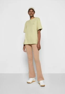 Holzweiler FLEUR WORD TEE UNISEX - Print T-shirt - Light Green 6 Holzweiler FLEUR WORD TEE UNISEX - Print T-shirt - Light Green -Holzweiler shop da7559fde126495dba869da7c4910fe9