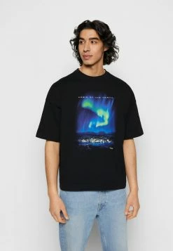 Holzweiler WINGS TOURIST TEE UNISEX - Print T-shirt - Black Tromo -Holzweiler shop dd3150dfd3334e9693559a5ec6ee3a4e